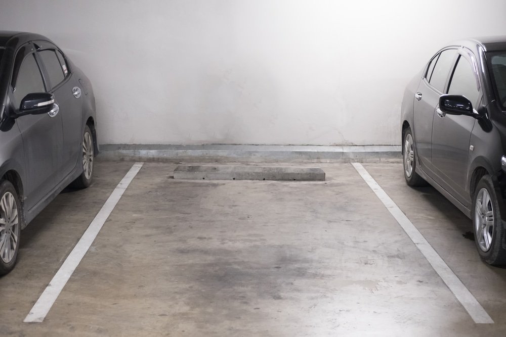 Vacant,Parking,Lot,Indoor,Building